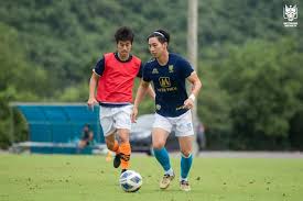 ส่องคอมเมนต์แฟนบอลอาเซียน หลัง ราชบุรี มิตรผล เอฟซี ประกาศเปิดตัว โตโน่ ภาคิน คำวิลัยศักดิ์ ร่วมทัพอย่างเป็นทางการ กลายเป็นกระแสข่าวฮือฮา. à¹‚à¸•à¹‚à¸™ à¸¡ à¸„à¸³à¸•à¸­à¸šà¸¥ à¸¢à¹„à¸—à¸¢à¸¥ à¸à¸ à¸š à¸£à¸²à¸Šà¸š à¸£