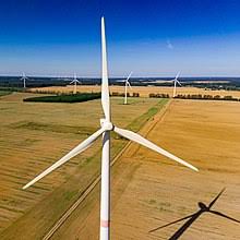 * windkraftwerk, windkraftanlage, wind|energiekonverter, anlage zur gewinnung elektrischer windkraftwerk — vėjo elektrinė statusas t sritis ekologija ir aplinkotyra apibrėžtis elektrinė. Windkraftanlage Wikipedia