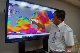 Dari barat daya, 20.4 km/jam jarak pandang: Selasa Pagi Ini Cuaca Jakarta Cerah Dan Berawan Kata Bmkg Antara News