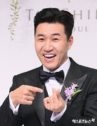 Kim Jong Min is getting married today, April 20, in a private ceremony at  The Shilla Hotel in Seoul. With Yoo Jae Suk hosting the ceremony and  special performances by Lee Juk