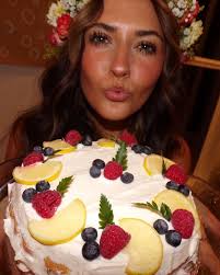 wrapped around the sun with the girls who make my world prettier 🌎🌷😽🎂  #eighteenth #birthday