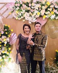 Dita diketahui tengah dalam proses perceraian dengan pria bernama ilham prawira. Diam Diam Cerai Ini 10 Potret Mesra Dita Fakhrana Dan Suami