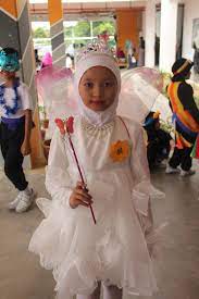 Satu dari arah barat dan satu lagi dari arah timur. Sk Desa Pinggiran Putra Sambutan Hari Kanak Kanak Sederap 2017