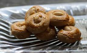 Kuih tradisional melayu adalah kuih yang berasal dari dahulu dan asli biasanya dimasak oleh orang melayu. Datanglah 100 Biskut Hipster Sekali Pun 10 Kuih Raya Tradisional Ini Tetap Di Hati I Suke Mstar