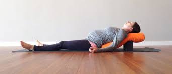 Savasana Para Embarazadas Paso A Paso Posturas De Yoga Yoga Posturas