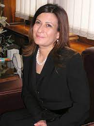 Babasının adı ferit bey, annesinin adı emine hanımdır. Nimet Cubukcu Uludag Sozluk