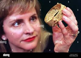 Gold bars jewellery hi-res stock photography and images