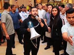 Maybe you would like to learn more about one of these? A Crown Prince From Malaysia Spent 160 000 On Strangers Groceries