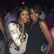 Seyi shay had walked up to tiwa savage at the salon to greet the singer, but tiwa refused to exchange pleasantry with seyi, saying that seyi shay had no moral justification to say hello to her. Eryx8fgiiascsm