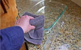 Comment Nettoyer Un Plat En Pyrex Avec Une Facilite Deconcertante Astuces De Grand Mere Comment Nettoyer Pyrex Astuces