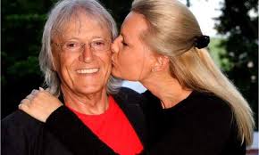 Aceștia au declarat că, în evoluția stării de sănătate a lui mihai constantinescu nu este una favorabilă, în cel mai bun caz stabilă, au declarat medicii de la spitalul floreasca, acolo. Ce I A Spus Mihai Constantinescu Fostei Sale SoÈ›ii Inainte SÄƒ Se StingÄƒ Din ViaÈ›Äƒ CÄƒ DacÄƒ Lucrurile Legate De SÄƒnÄƒtatea Lui Nu Se AmelioreazÄƒ