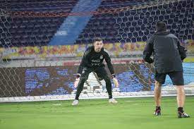 Check out his latest detailed stats including goals, assists, strengths & weaknesses and match ratings. Emiliano Martinez Stretchered Off In Argentina Game Against Colombia Glam Sports World