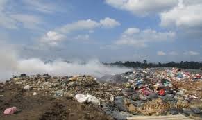 Bahan bakar fosil adalah sumber energi tidak terbarukan seperti minyak mentah, bensin, solar, batu bara dan lainnya. Pembakaran Terbuka Punca Kualiti Udara Tidak Sihat