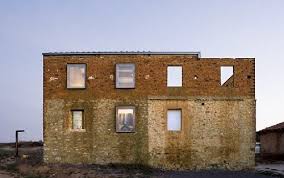 Une Ruine Transformee En Loft Atypique Dans Le Nord De L Espagne Ruines Comment Renover Une Maison Architecture Conceptuelle