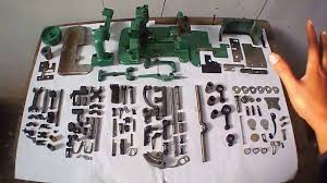 Seperti pengalaman watik yah yang ini,tinggal di obeng kencengin skrupnya beres. Overlock Needle Looper Adjustment Memperbaiki Mesin Obras Masalah Jarum Looper Youtube