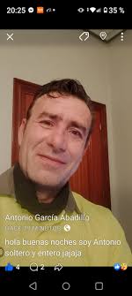 さぺ 20:25 六1三035% l 35 3 X Antonio García Abadillo HACE 29 MINUTOS hola  buenas noches soy Antonio soltero y entero jajaja