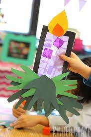 Dust off the craft table and enjoy these super simple catholic advent crafts for we keep advent wreath ideas simple around here, but if you're the crafty type, i found loads of advent wreath crafts and activities for you to peruse. Advent Wreath Crafts For Kids The Ultimate List