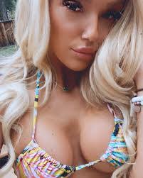 Courtney Riggs's Instagram, Twitter & Facebook