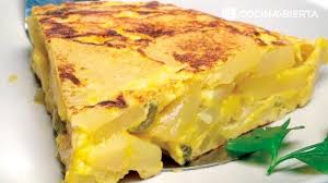 Lo primero que debes hacer para conservar las tortillas más tiempo es separarlas una por una cuando las compres, pues ayudara a que no se queden pegadas. Truco Para Que La Tortilla De Patatas Quede Jugosa Y Alta Hogarmania