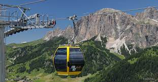 In der italienischen region piemont ist eine seilbahnkabine herabgestürzt. Berg Und Seilbahnen In Den Dolomiten Regionen