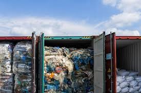 Pasalnya jika membuang sampah dan bukan jadwal membuang sampah tersebut, maka sampah tersebut tidak akan diambil oleh petugas. Sebanyak 110 Kontainer Limbah Beracun Dibuang Secara Ilegal Di Malaysia Halaman All Kompas Com