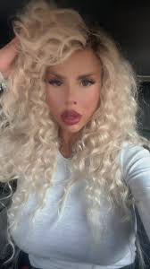 That’s why her hair is so BIG … its full of secrets 👀@Joel Maguire