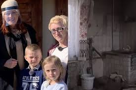 Katarzyna dowbor odmienia życie uczestników programu nasz nowy dom w telewizji polsat. Nasz Nowy Dom Katarzyna Dowbor W Trakcie Epidemii Wyremontowala Rozpadajacy Sie Dom Nie Ma Podlog Ogrzewania Toaleta Jest Nieczynna