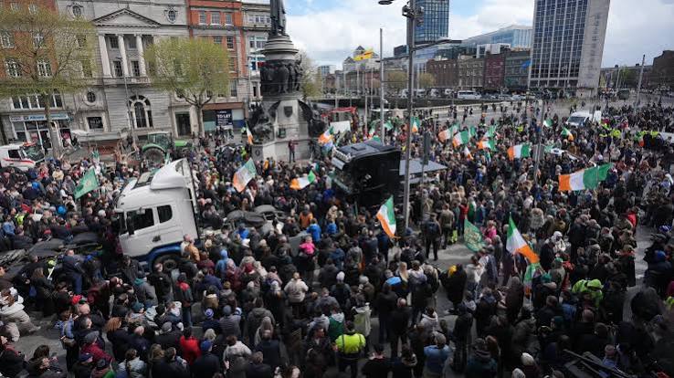 Fuel Protests Have Ireland's Government Facing Possible No-Confidence Vote | HuffPost Latest News