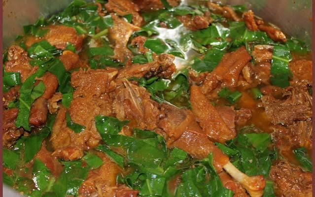 Ora-pro-nóbis with Chicken