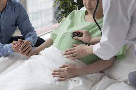 Anda akan merasai kesakitan di bahagian punggung, perut dan bahagian belakang badan. 10 Tanda Tanda Melahirkan Sudah Dekat Yang Harus Anda Ketahui