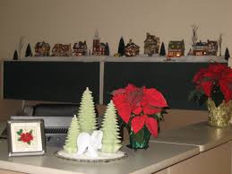 No matter how much square footage you have to live in, there. Easy Christmas Decorating Ideas For The Office Novocom Top