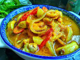 Masak santan dengan semua bumbu yang sudah di haluskan, masukkan juga daun kunyit, batang serai. Forever Foodie Resepi Sotong Masak Serai