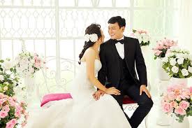 Ưng hoàng phúc cho biết việc làm phim ca nhạc khó khăn hơn nhiều lần so với mv đơn thuần. Diá»…n Vien Hoang Phuc CÆ°á»›i Vá»£ Hai Kem 12 Tuá»•i