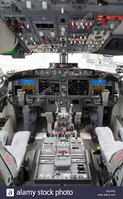 Series de pasaje del 747 a 50 km al norte de la ciudad de seattle, en la costa noroccidental de los estados unidos se encuentra everett, ciudad famosa principalmente por acoger. Flight Deck Of The New Boeing 737 Max Stock Photo Flight Deck Airline Interiors Boeing Aircraft