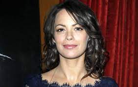 Dès l'âge de trois ans, elle emménage en france avec ses parents. Berenice Bejo Bio Age Wiki Family Husband Height Net Worth Facts
