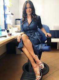 La conduttrice del programma di rete 4 (sempre più brava. Veronica Gentili Instagram Curve Incontenibili E Intelligenza Foto Esplosiva