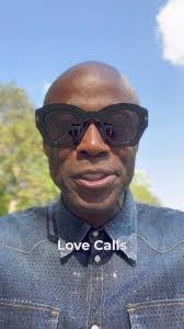 Robert Mulhearn's Instagram, Twitter & Facebook