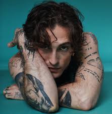 Στο ανανεωμένο six d.o.g.s. έρχεται «Περεστρόικα» (έχουμε και τις φωτό από  το νέο εσωτερικό του)