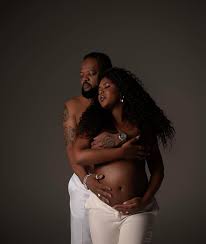 Mikimbeth e Xande de Pilares fazem ensaio sensual da gravidez: Os pais da  Estrela