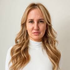 Lisa Grout's Instagram, Twitter & Facebook