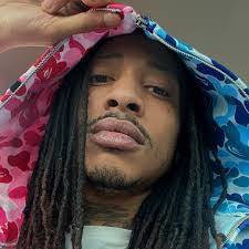 Abril Reed's Instagram, Twitter & Facebook