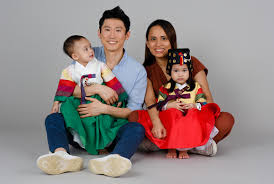 Interacting with clients during family portrait photography. Family Portrait Photography The Do S And Don Ts Kevin Day Photography