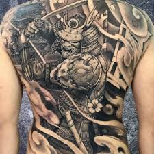 Ngoài tạo hình với mái tóc dài trước đó thì đoàn phim tokyo revengers đã nhá thêm 1 số hình ảnh tạo hình của mikey hiện tại với mái tóc đen và hình xăm bên cổ đang hot rần rần 🤩 lâu rồi mới thấy bộ la nào sát nguyên tác thế này đó, ai bảo ryo không hợp vai mikey nữa không nào 😋 Hinh XÄƒm Nháº­t Báº£n Ä'áº¹p áº¥n TÆ°á»£ng Nháº¥t Va Y NghÄ©a Cá»§a Chung Owl Ink Studio XÄƒm Hinh Nghá»‡ Thuáº­t