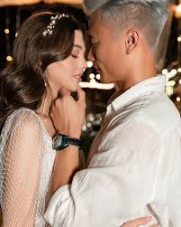 Có lẽ vì bị chị em thả thính quá nhiều nên thủ môn bùi tiến dũng quyết định công bố giới tính linh hoạt của mình. Bui Tiáº¿n DÅ©ng ChÄƒm Chut HÆ¡n Váº» Bá» Ngoai Sau Khi Yeu Nang Máº«u Tay Nong Bá»ng Ä'ai Phat Thanh Va Truyá»n Hinh Nghá»‡ An