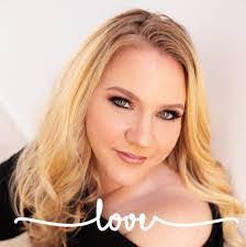 Jenn Mack's Instagram, Twitter & Facebook