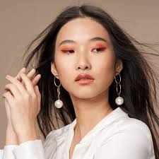 Mimi ni Binti wa miaka 29, sijaolewa ila nina mchumba wangu ambaye tunaishi  pamoja ingawa bado hatujatambulishana. Shida yake Kaka yeye ni mtu  wawanawake, ashatembea na rafiki zangu wote, wafanyakazi wenzangu wote