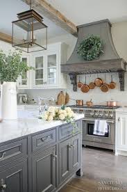 Warm and soft colors are dominated these kitchens! French Country Decorating For Christmas Frenchcountrydecorating Country Style Kitchen Country Kitchen Designs Country Kitchen Decor