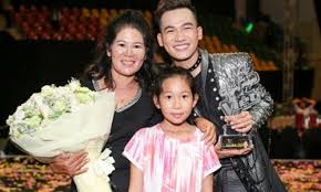 Phần trình diễn vừa nhảy, vừa nháy mắt đưa tình của ali hoàng dương đã khiến cho các hlv the. Quan Quan The Voice 2017 Toi Cháº¡y Show Nuoi Máº¹ Em Gai Khi Bá»' Máº¥t Vnexpress Giáº£i Tri
