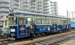 路面電車が オリエント急行 に 阪堺電軌がラッピング電車 レスポンス Response Jp