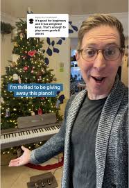 Replying to @j. Piano Giveaway!! #pianogiveaway #giveaway #holidayseason  #holidaygiveaway #donner #donnermusic #donnerddp60 #lagiveaway  #giveawayalert @Donner Music